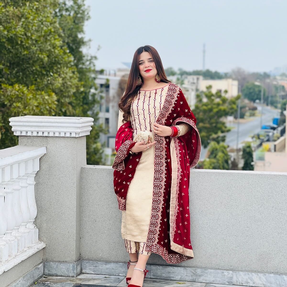 green emerald velvet dress EMBROIDERED 2PC UNSTITCHED DRESS VELVET WITH JAMAWAR TROUSER-Black-EZ0 –  noorejaan