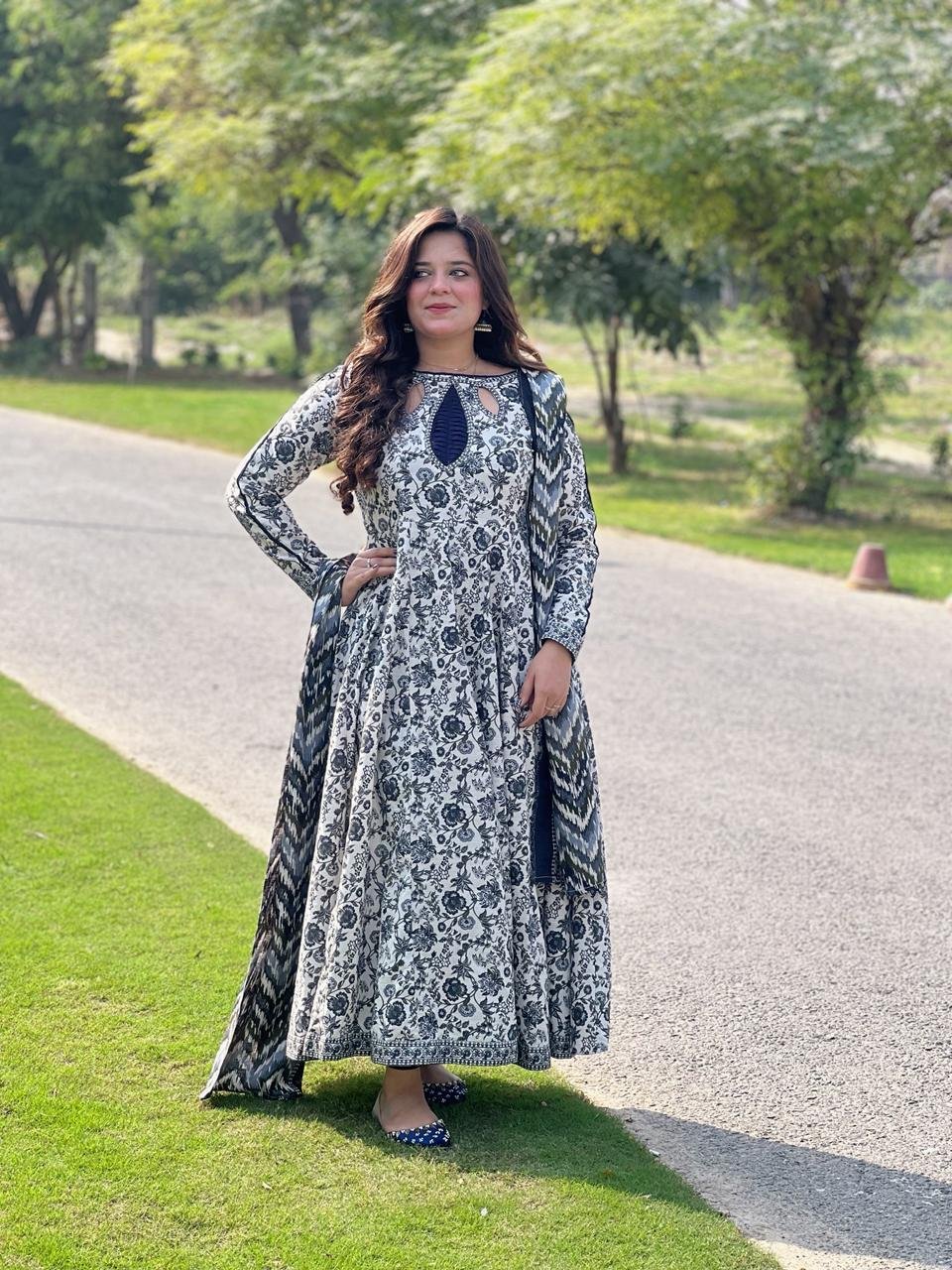 2 Piece Printed Khaddar Suit - 328 - Image 4