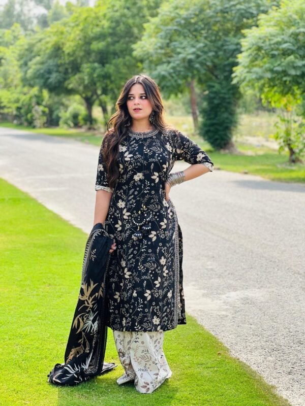 3 Piece Printed Lawn Suit  - 280 - Image 4