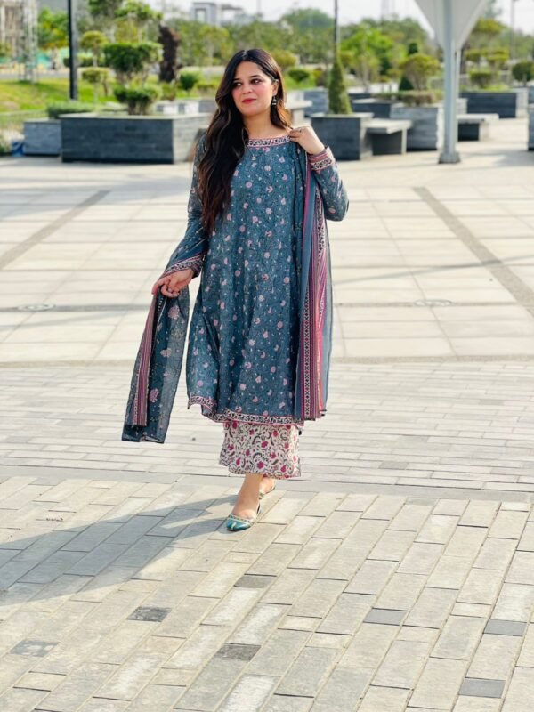 3 Piece Printed Lawn Suit  - 281 - Image 4
