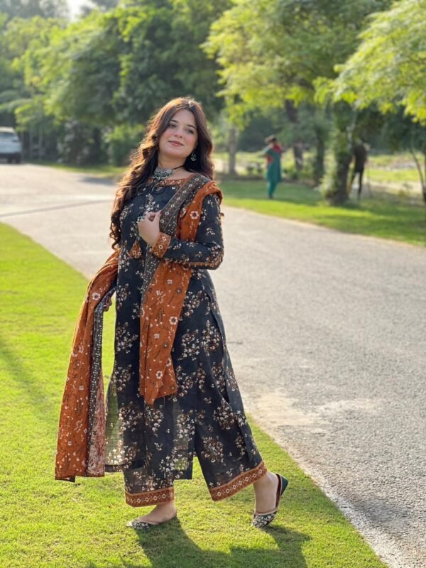 3 Piece Printed Khaddar Suit - 325 - Image 3
