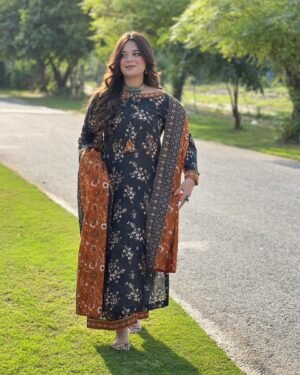3 Piece Printed Khaddar Suit