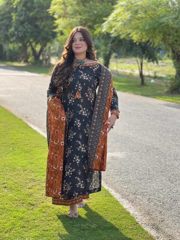 3 Piece Printed Khaddar Suit