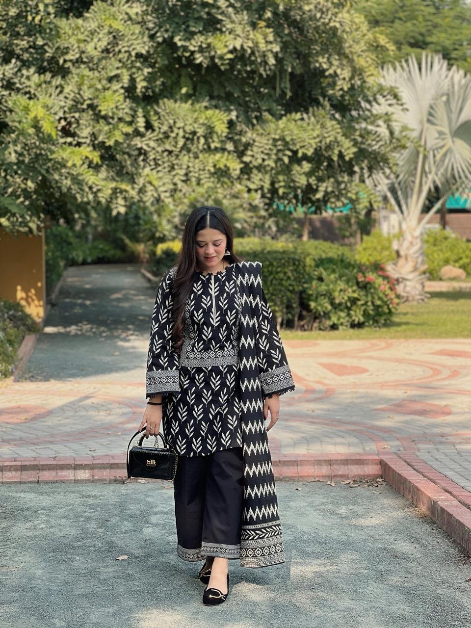 3 Piece Printed Khaddar Suit - 327 - Image 4