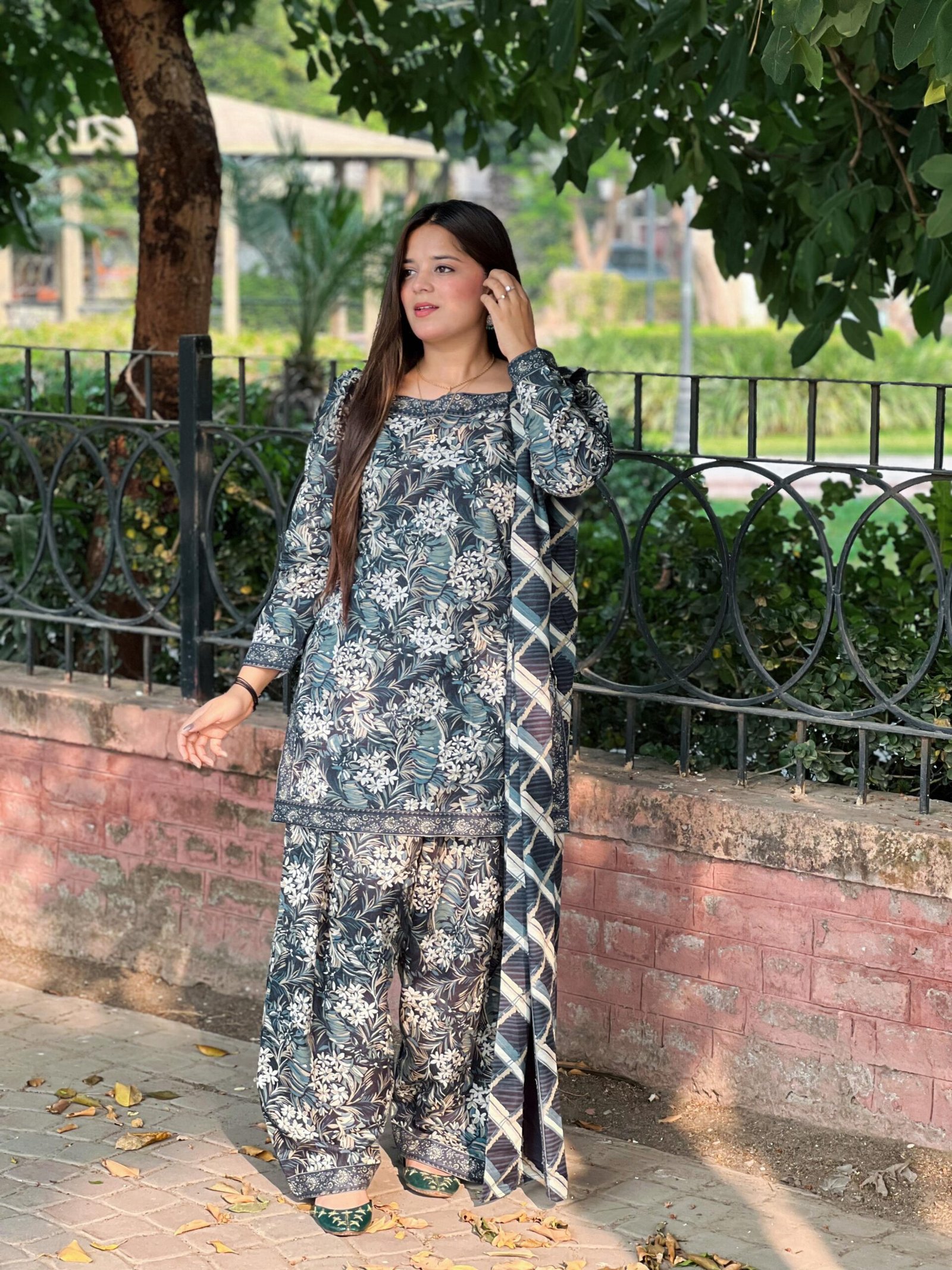 3 Piece Printed Khaddar Suit - 339 - Image 4